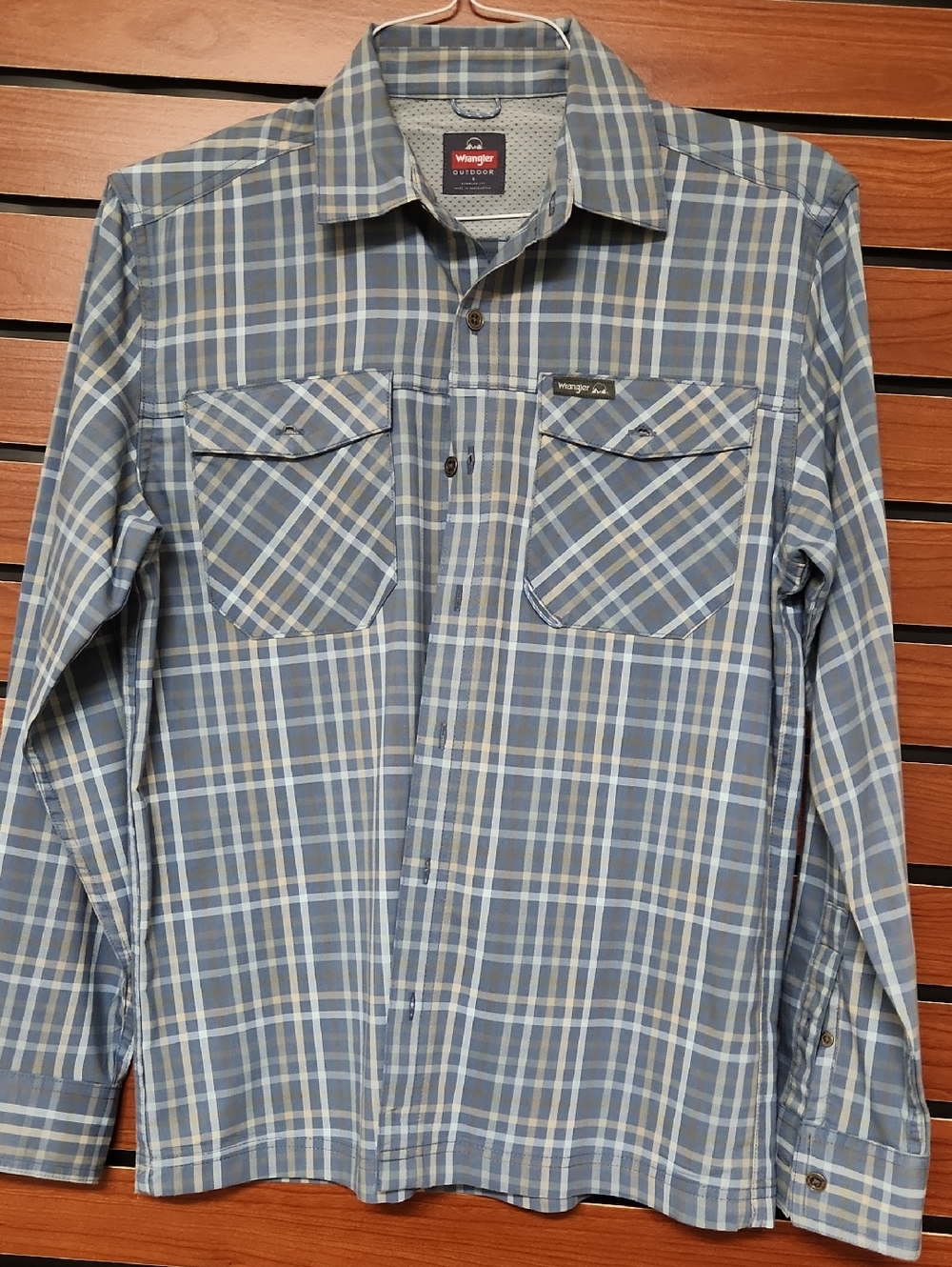 Wrangler Men's Blue and Tan Plaid Button-Down Shirt